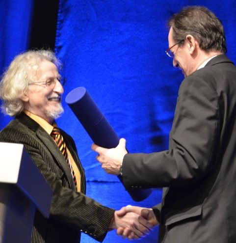 Hunčík Pétert (balra) a Magyar Pszichiátriai Társaság tiszteletbeli tagjává választották.