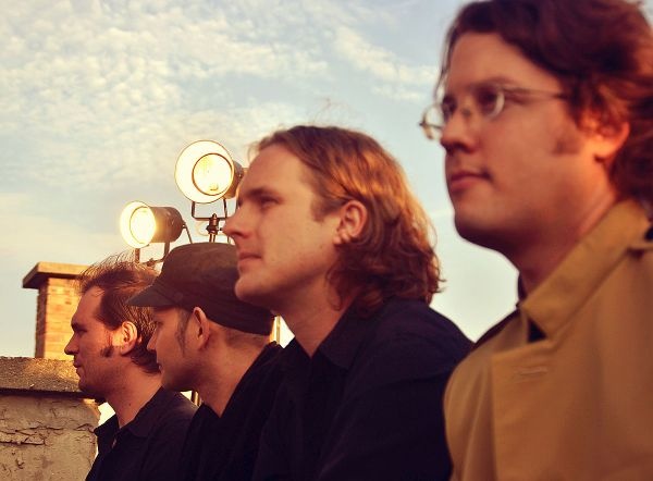 Balról jobbra: Kasléder Albert - basszusgitár, ének; Bakó Balázs dob, ének; Bárth János - szólógitár, ének; Derecskei Zsolt gitár, zongora, ének.