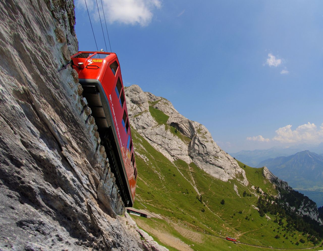 A Pilatusbahn: a világ legmeredekebb fogaskerekűje.