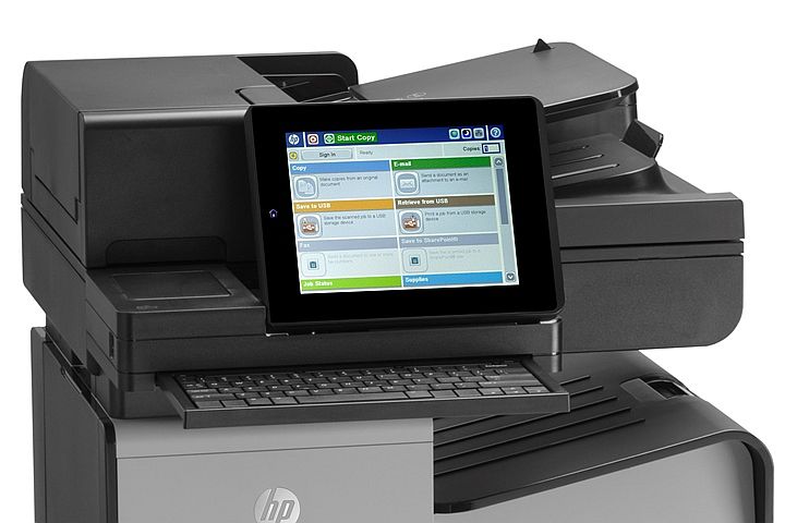 HP Officejet Pro X585: ellenőrző képernyővel és billentyűzettel.