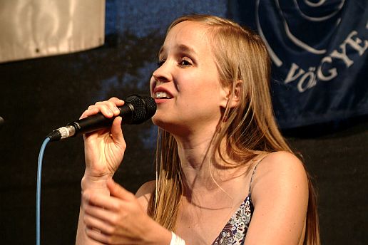 Harcsa Veronika.