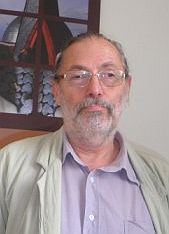 Szegő György kurátor.