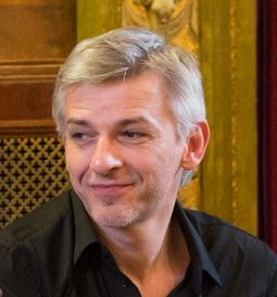 Alföldi Róbert.