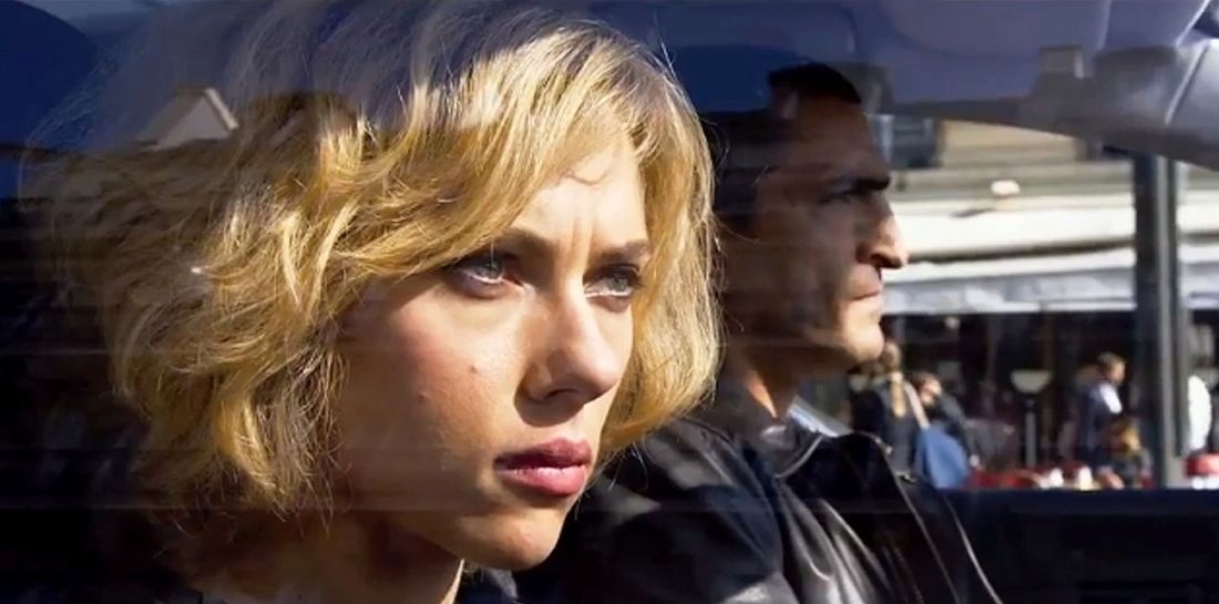 scarlett Johansson és Amr Wake.