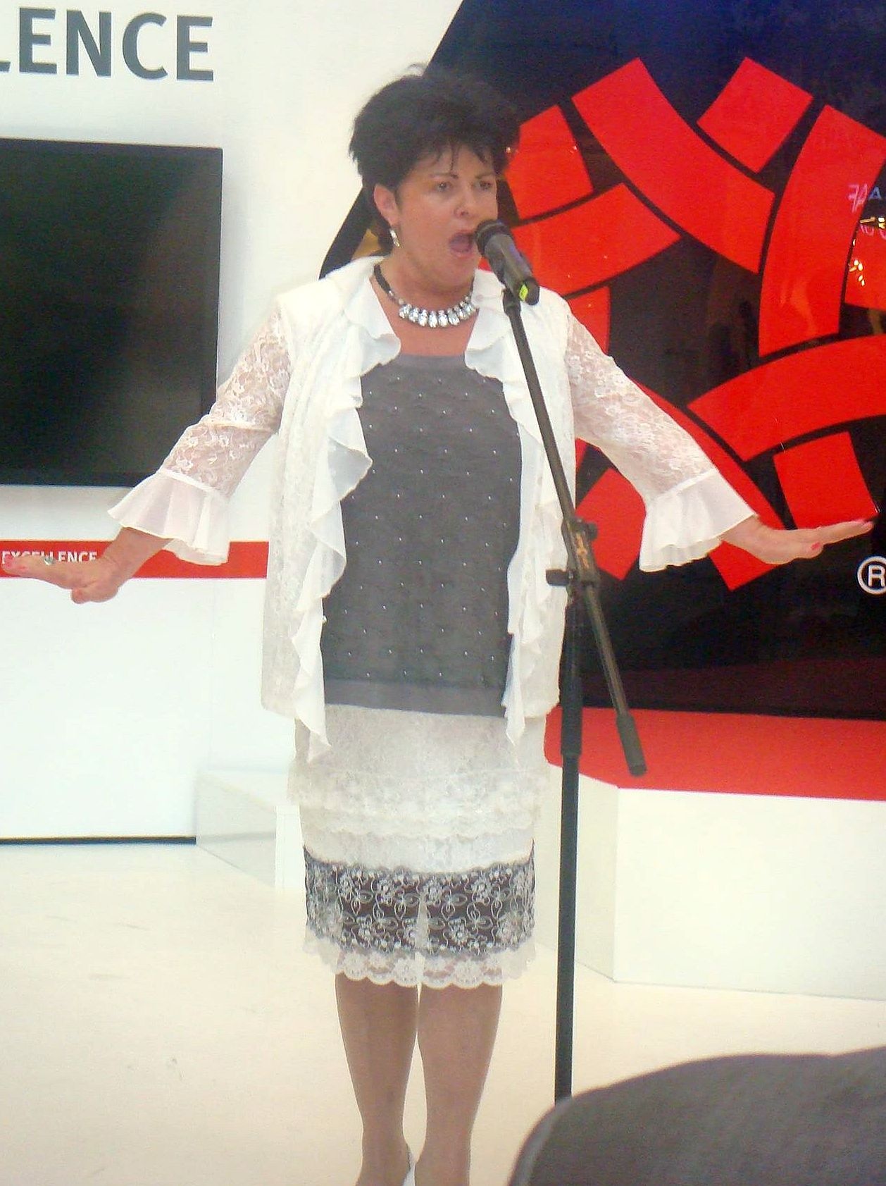 Szóka Júlia.