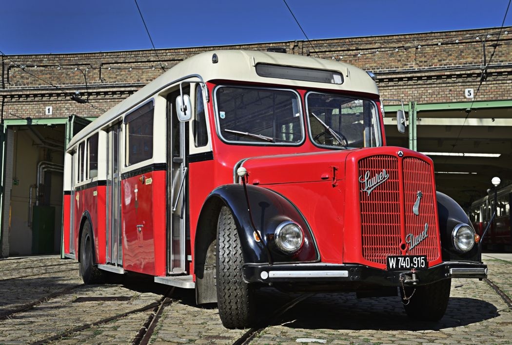 Szépséges oldtimer autóbusz.