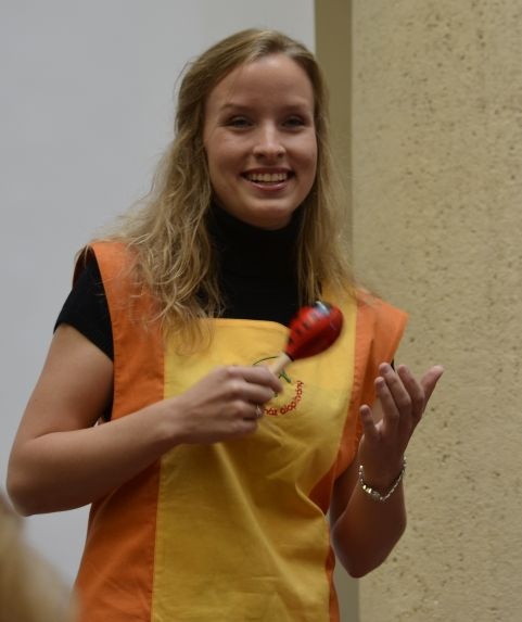 Göncz Renáta operaénekes, önéntes.