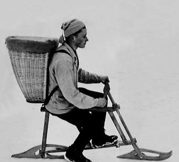 A hó és a jég lehetőségeinek kihasználását az idők során számos furcsa, hasznos vagy értelmetlen találmánnyal tették próbára, mint a gólyaláb-korcsolya, a hóbringa vagy jégvitorlás. Még ma is érdekes a Velogemel, amit Grindelwaldban találtak ki. A feltaláló Christian Bühlmann nyáron kerékpárt használt. Ezért azt gondolta, hogy a szán elvével össze lehetne kapcsolni. 1911-ben készült a hókerékpár, amely sík és lejtős utakon juttatta gyorsan célba a felhasználót. A fából készült kereten két kormányozható talp van, melyet lábbal irányít használója. A helyi nyelvjárásban a „gemel” szót használják fuvarozásra; az irányítható jármű hamar megkapta a Velogemel nevet. A járművet megfelelő hóviszonyok esetén a mindennapi ház körüli munkákhoz használják. De a Velogemel egyre inkább csak sporteszköz, bár a gyűjtők is őrzik példányait. Grindelwaldban nagyon népszerű a szánkózás, a szánkópályán nagyon gyakran találkoznak a Velogemel versenyzők. 1996 óta a sportágból Grindelwald világbajnokságot rendez. Sehol máshol Svájcban másutt nem is használják. A Velogemel svájci unikum.