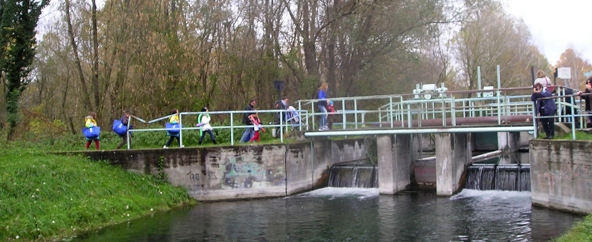 Die Schleuse zwischen Hévíz-See und Hévíz-Kanal