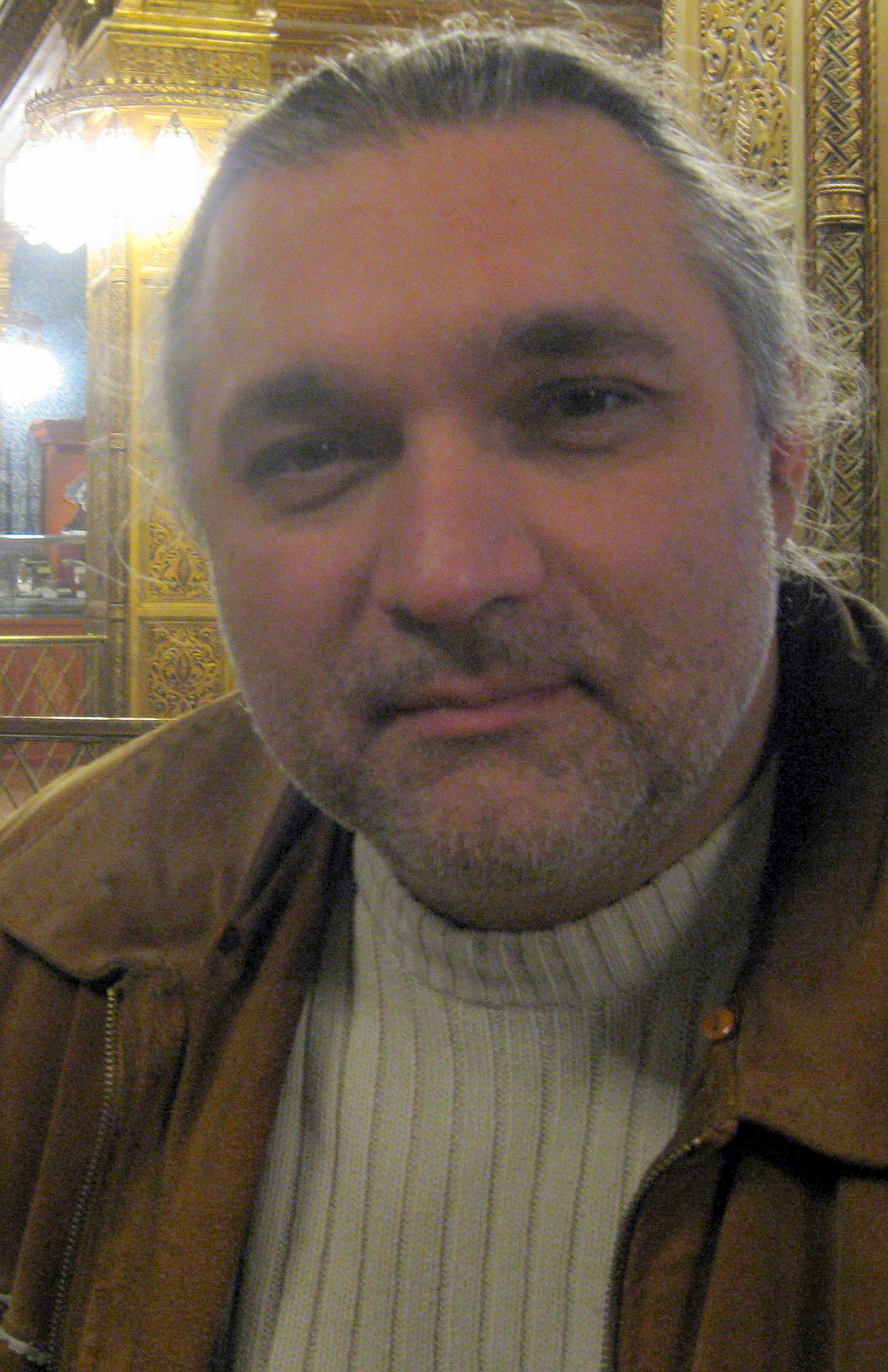 Halper László.