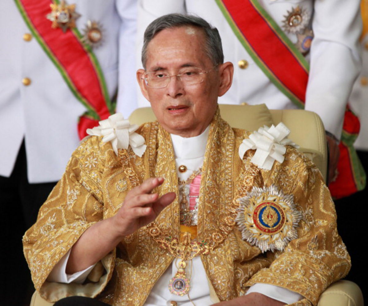 Bhumibol Aduljadezs, Thaiföld uralkodója.
