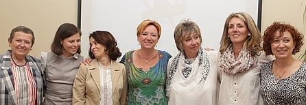 Korábbi Aranyanyuk a díjalapító Rácz Zsuzsával (középen).