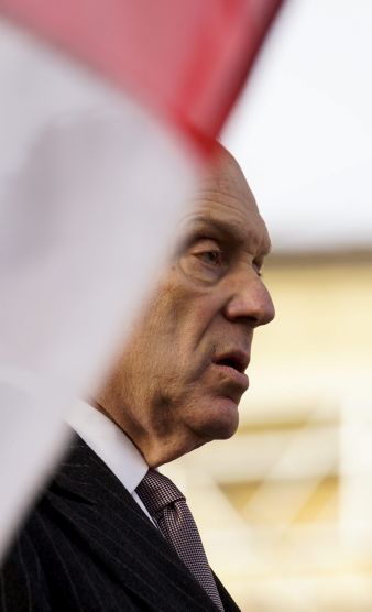Ronald S. Lauder, a Zsidó Világkongresszus elnöke beszédet mond az Élet menetén, az Ötvenhatosok terén 2015. április 12-én. Az Élet menetét tizenharmadszor tartják meg Budapesten azzal a céllal, hogy a résztvevők felekezeti és politikai hovatartozásra való tekintet nélkül együtt róhassák le kegyeletüket a holokauszt áldozatainak emléke előtt, és tegyenek hitet a társadalmi szolidaritás és a demokratikus politikai kultúra mellett. (MTI Fotó: Balogh Zoltán)