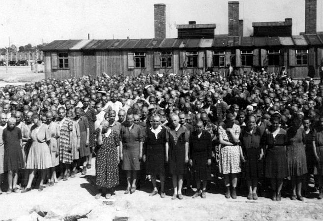 Legalább 1,3 millió embert deportáltak a nácik Auschwitzba egész Európából.
