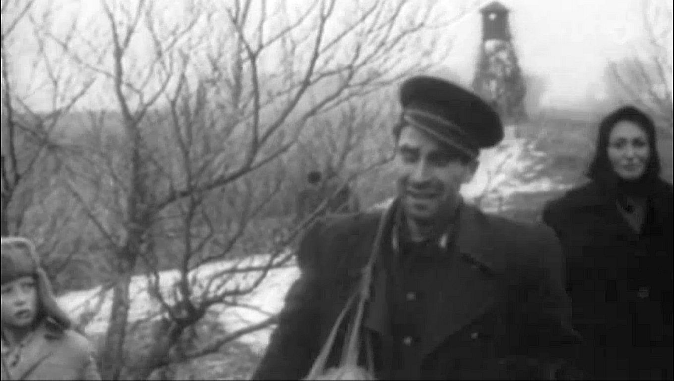 Magyar menekültcsalád a senki földjén 1956 őszén. 