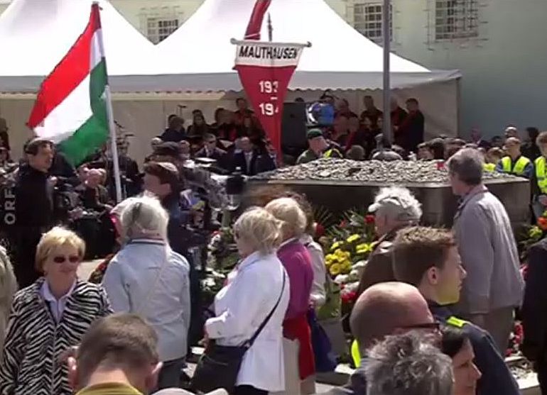 Magyar megemlékezők Mauthausenban.