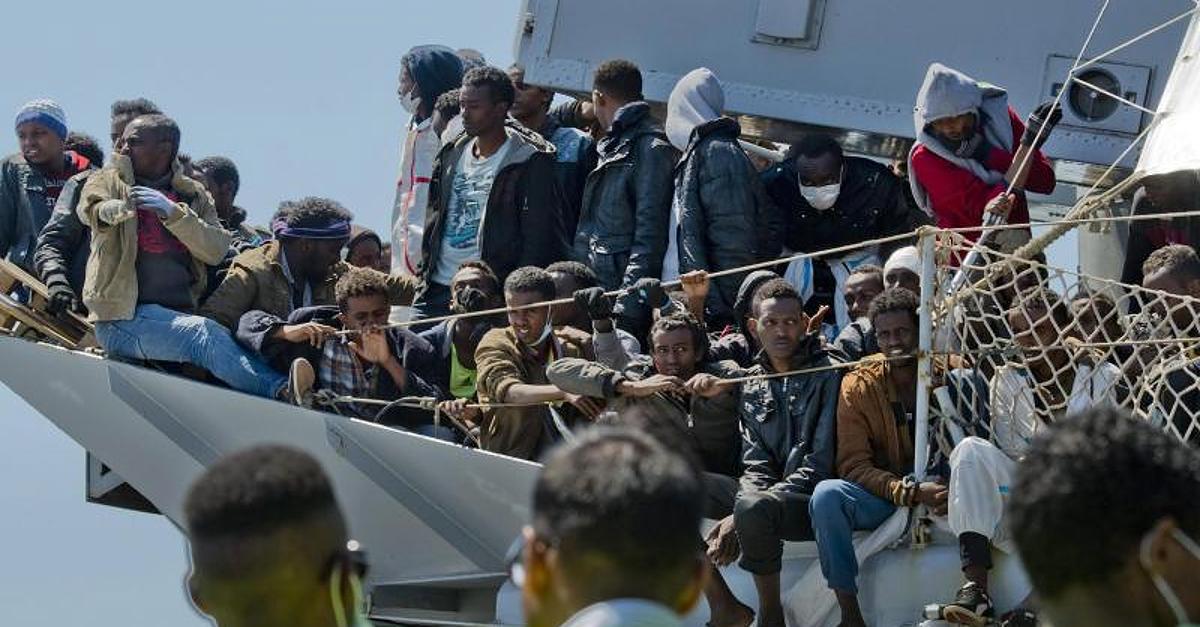 Menekülők a Földközi-tengeren át (kép: dpa).