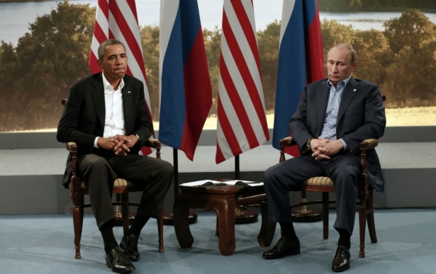 US President Barack Obama (L) meets with Russian President Vladimir Putin, June 17, 2013 (Reuters/Kevin Lamarque)