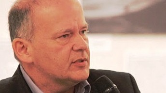 Komlósi Gábor.