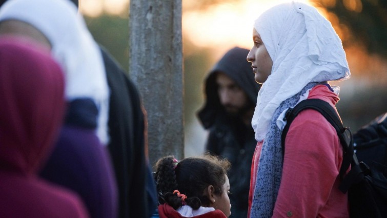 Menekültek Magyarországon, ahol a kormány bűncselekménnyé akarja nyilvánítani az illegális bevándorlást (Kép: picture alliance/dpa/Zoltán Balogh)