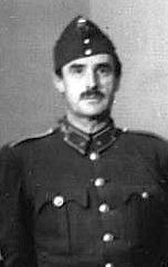 Ocskay László századosi egyenruhában.