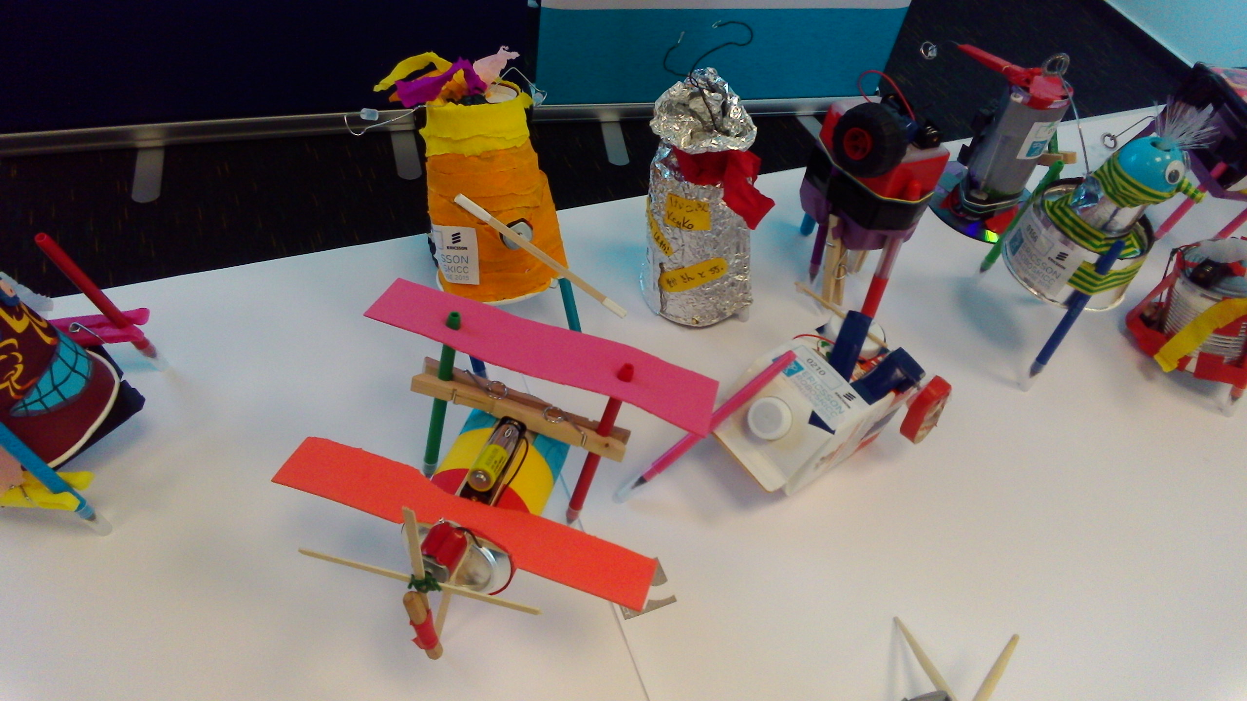 Ezek a kis robotok is rajzolnak majd a kutatók éjszakáján.