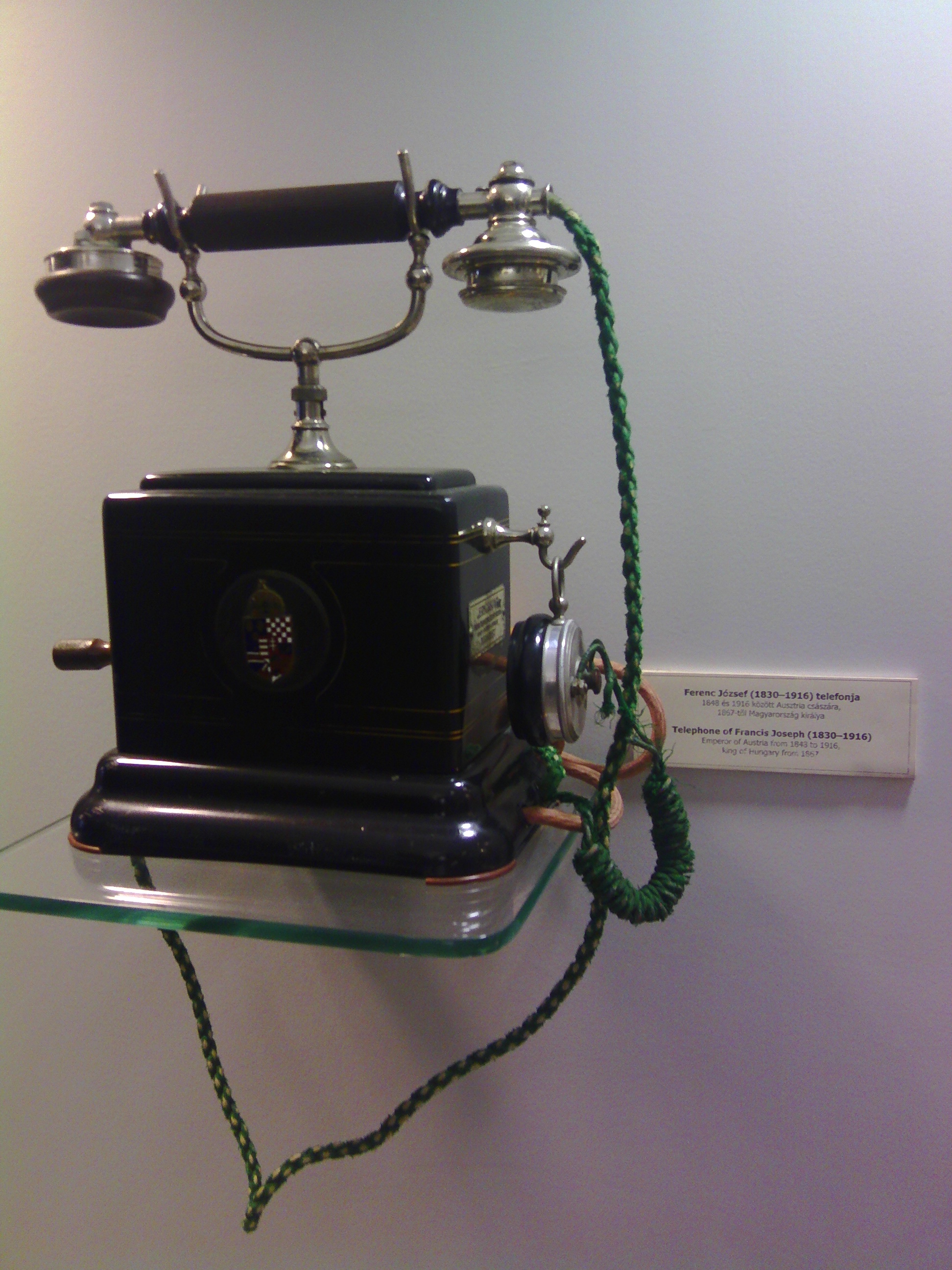 Ferenc József cs. és kir. telefonkészüléke.