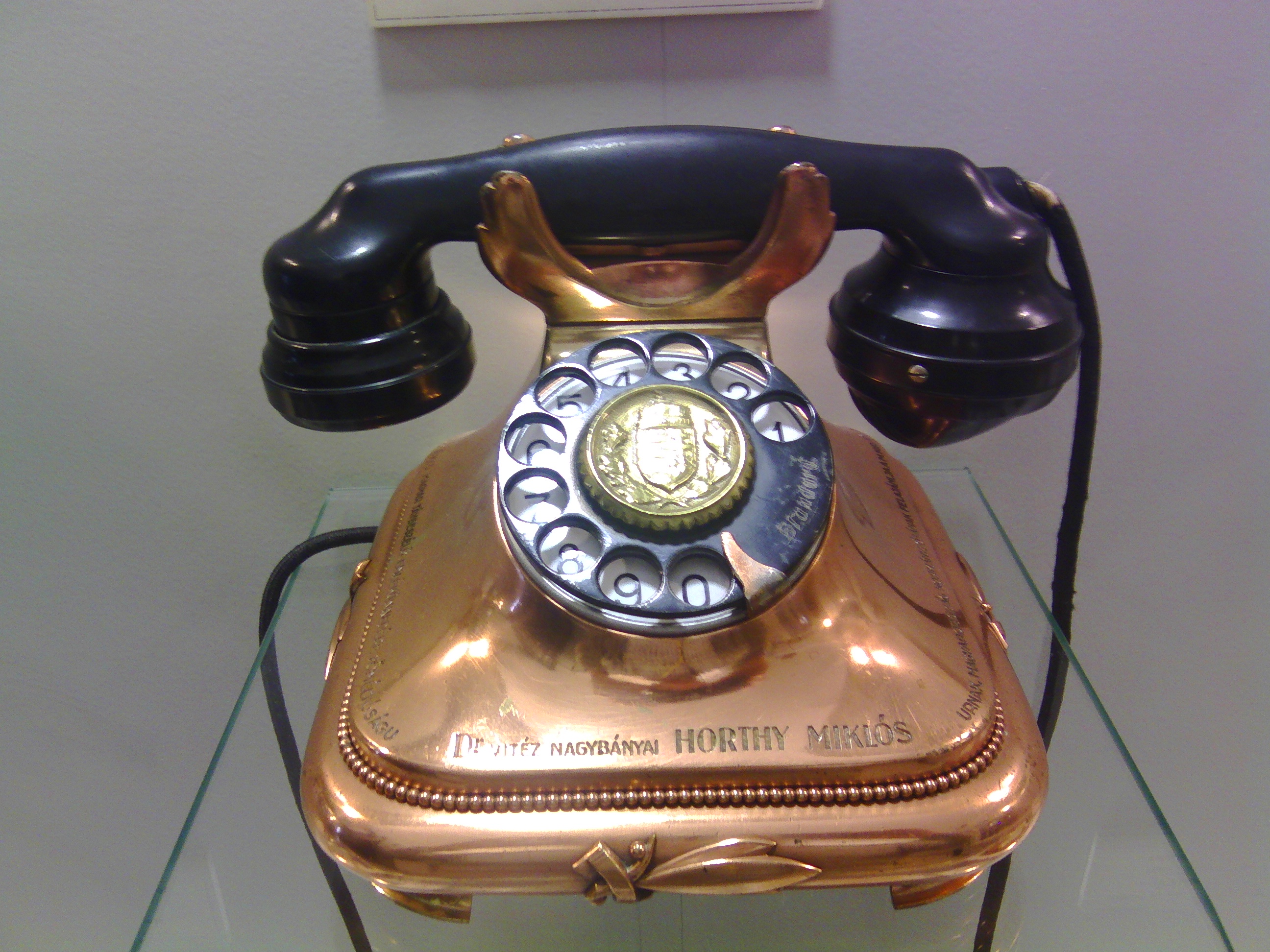 Horthy Miklós kormányzó telefonkészüléke.