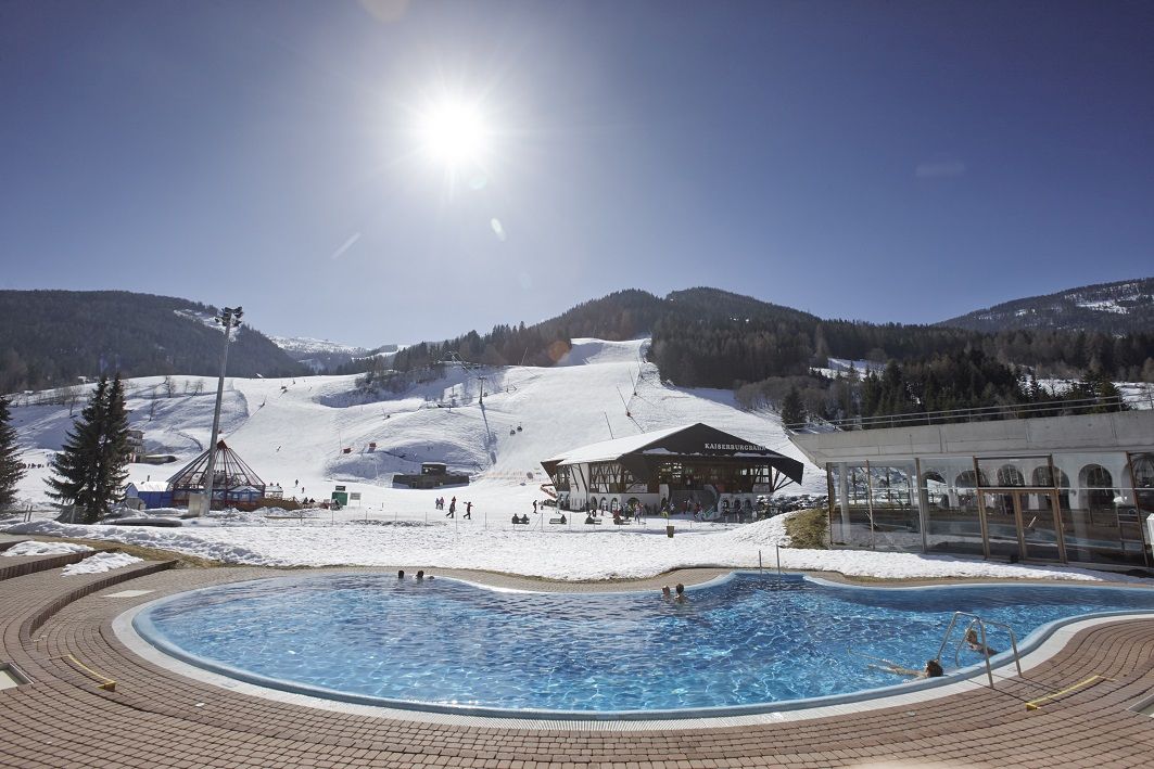 Bad Kleinkirchheim: téli fürdőzés a Römerbadban