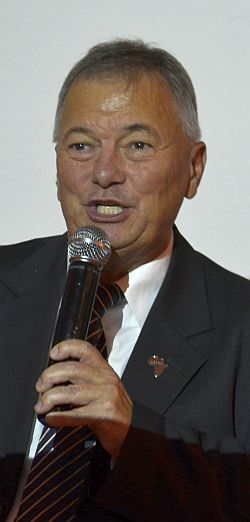 Steier József.