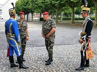 Francia és magyar huszárok.