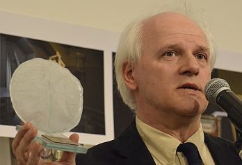 Bánkuti András a Radnóti Antirasszista Díjjal.