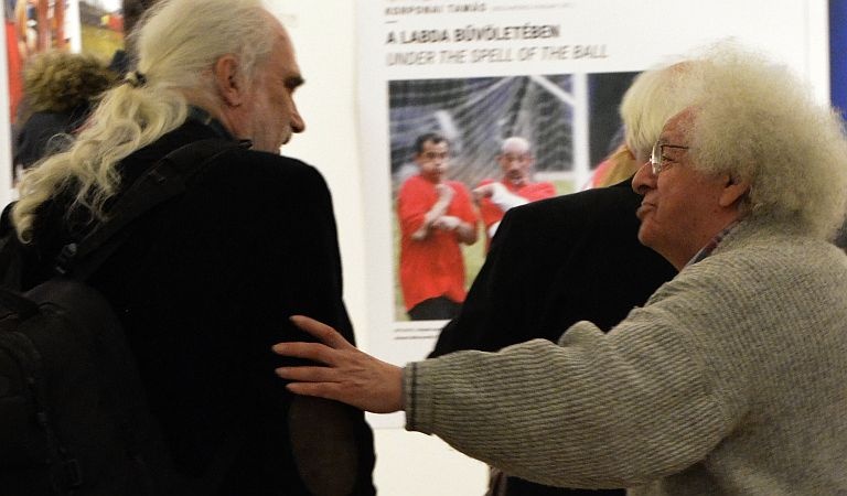 Szigeti Tamás és a 82 esztendős Friedmann Endre, a magyar sajtófotósok nagy örege.