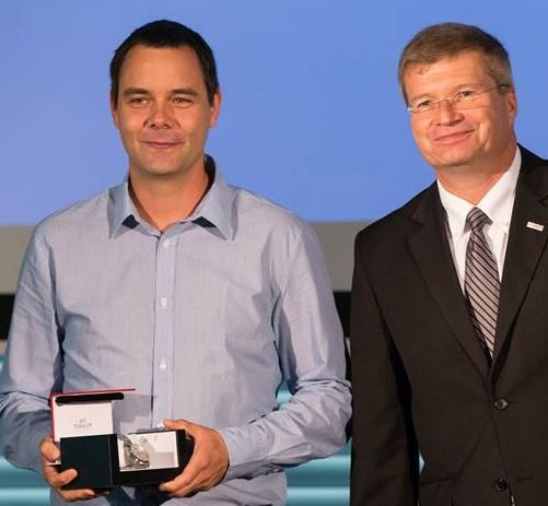 Pallang Ottó, a Bosch Budapesti Fejlesztési Központjának 1500. mérnöke (balra) és Oliver Schatz, a központ vezetője.