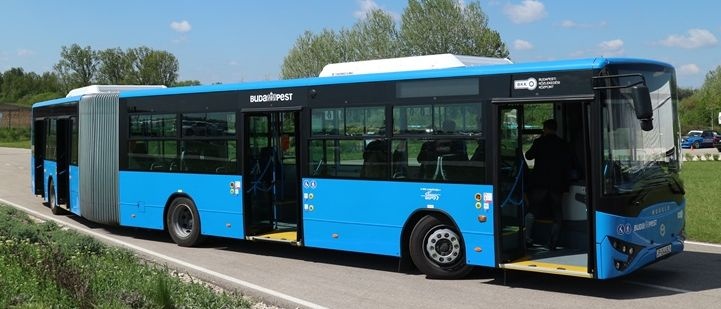 A metrópótlónak szánt Modulo M 168d csuklós autóbusz.