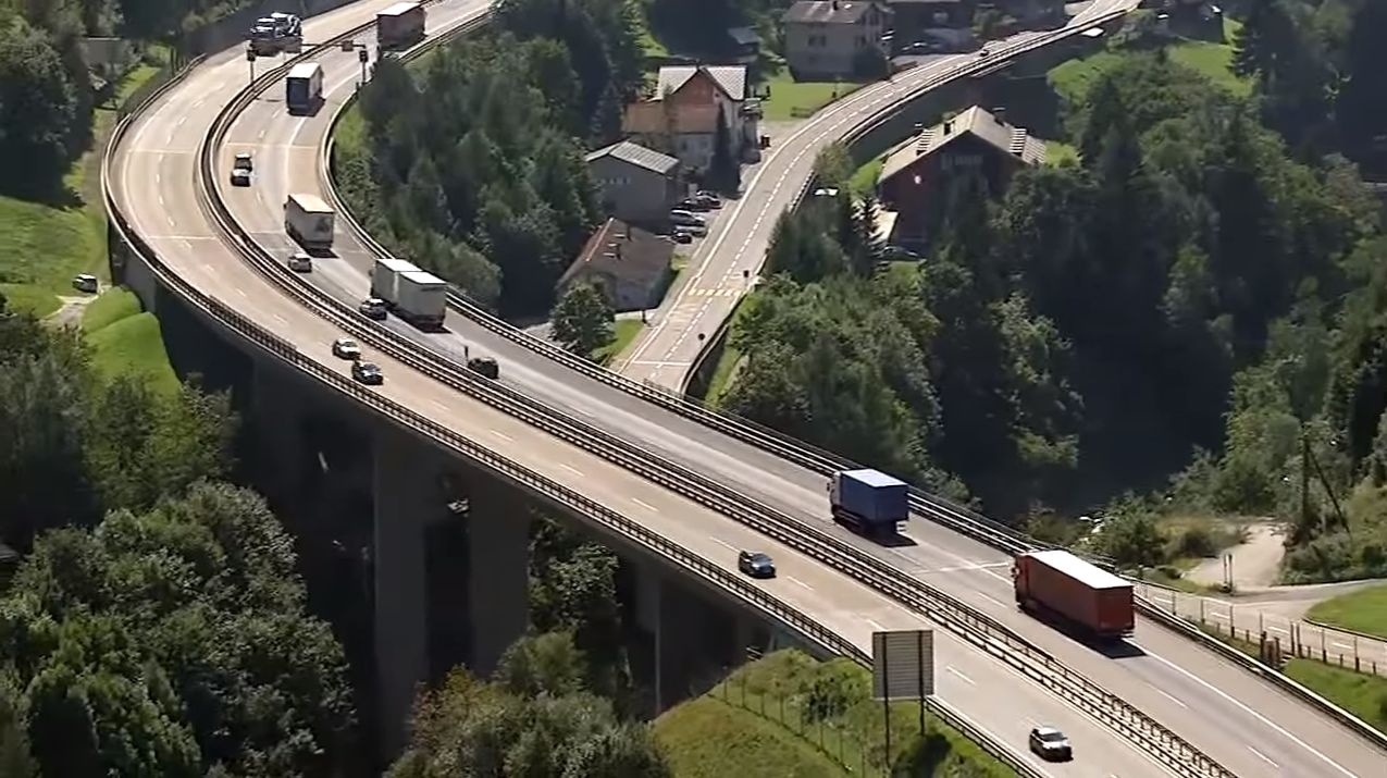 Közútról vasútra.