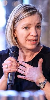 R. Tóth Zsuzsanna.