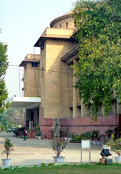A delhi múzeum, benne a Stein-gyűjtgeménnyel.