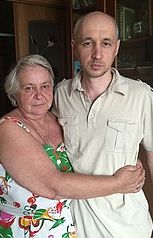 Dmitro Koroljov az édesanyjával.