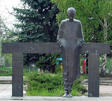 Radnóti-szobor a szerbiai Borban.