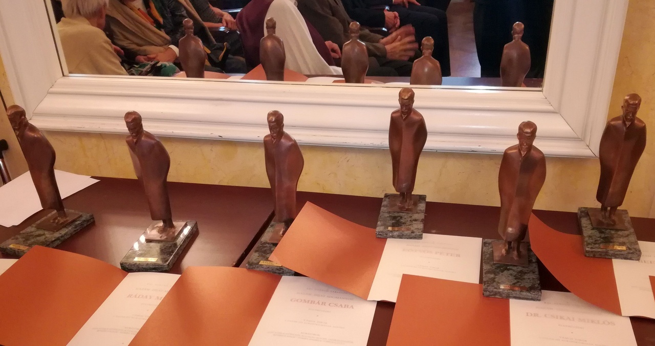 Értékteremtőit öleli keblére a haza