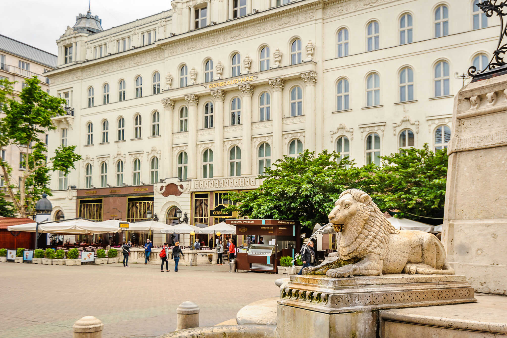 A zserbó atyjára emlékező kiállítás Óbudán