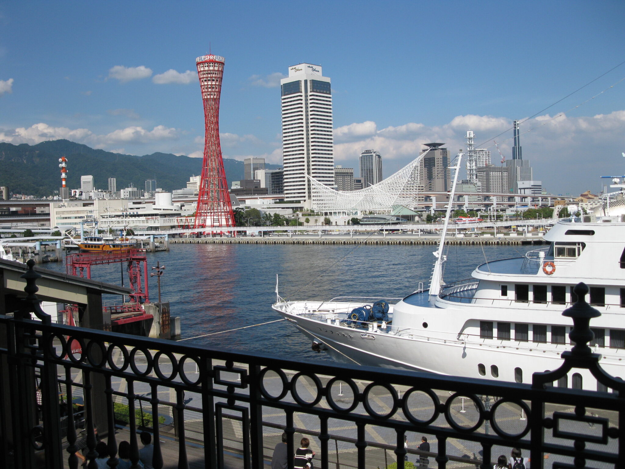 Anyós lettem Japánban – Bayer Ilona könyve a felkelő nap országáról