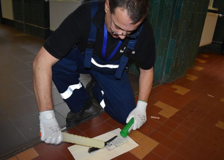 Egy késszúrás Győrött, iskolában