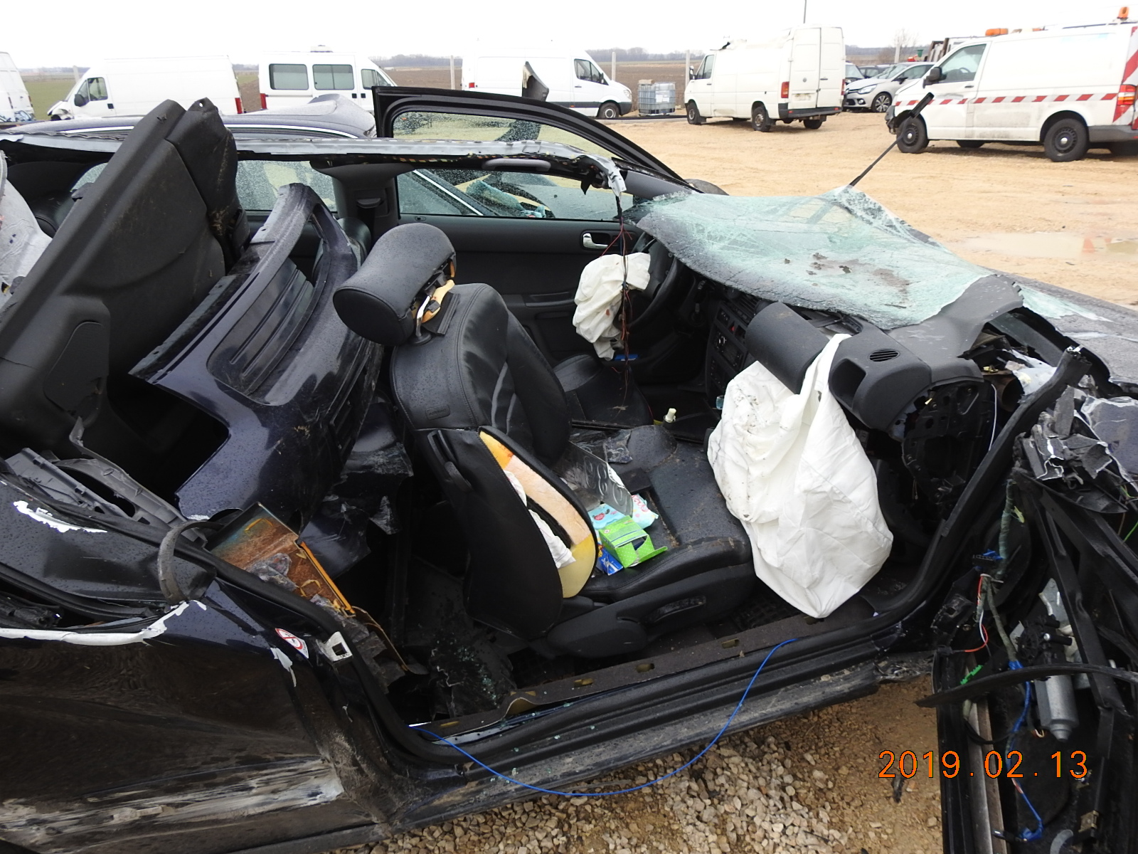 Két utasa halálát okozta a bódult autóvezető