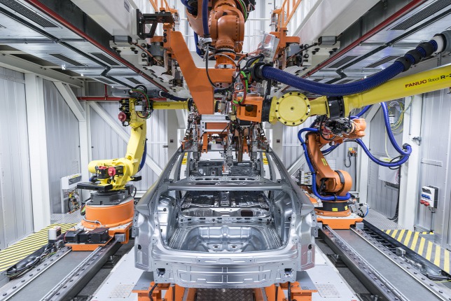 Hétfőn leáll a győri Audi