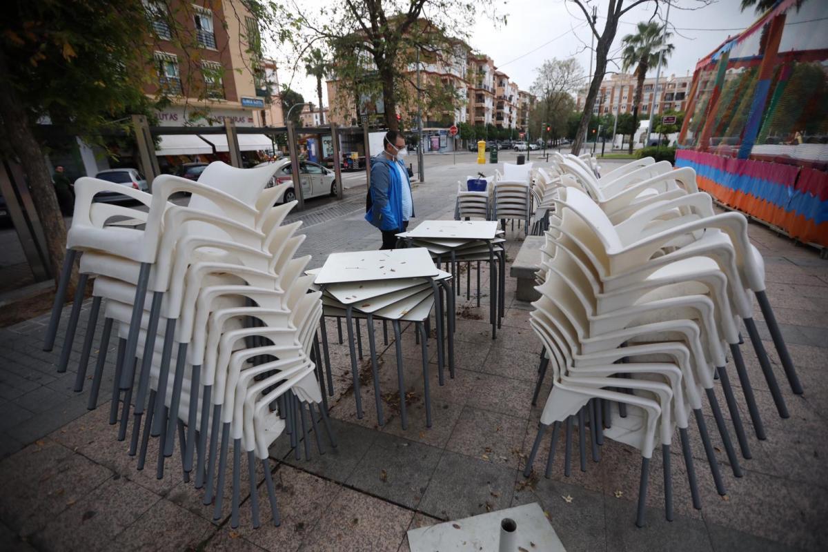 Covid-19: Félnek kinyitni az éttermek