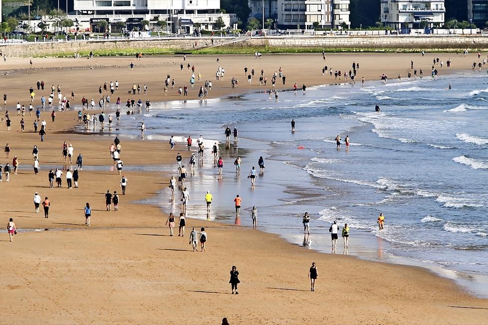 A fél ország a strandokat, Madrid a bárokat nyithatja meg hétfőn
