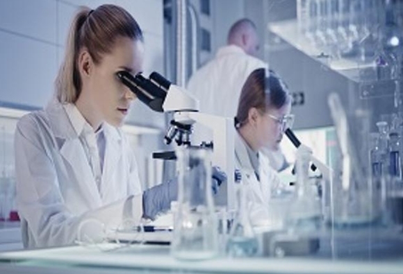 Koronavírus-vakcina: az Európai Bizottság első megállapodása a beszerzésről