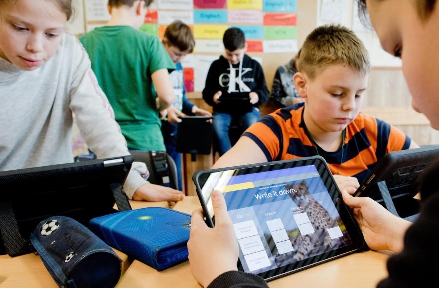 Digitális vagy hagyományos oktatást?